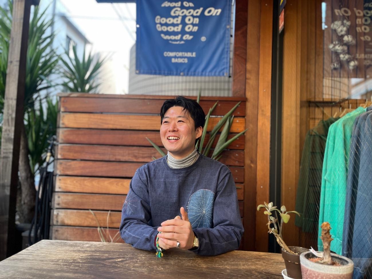 人, 座る, 建物, テーブル が含まれている画像
AI 生成コンテンツは誤りを含む可能性があります。